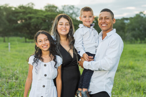 Que el tiempo traiga consuelo a tu corazón. Mis más sinceras condolencias. Mi más sentido pésame por tu pérdida. Que encuentres consuelo en los recuerdos compartidos.